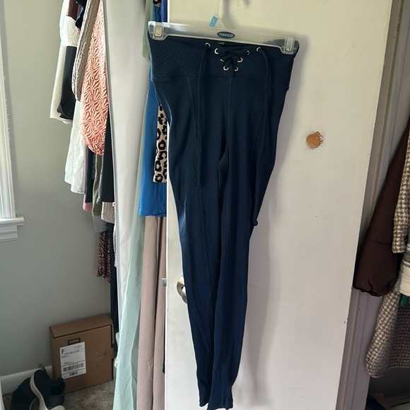 Like New - Year of Ours ribbed navy leggings - Picture 2 of 7